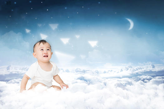 云端的婴儿图片素材免费下载