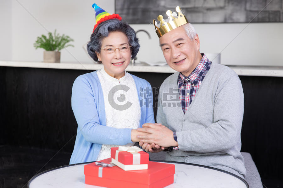 金婚夫妻过生日图片素材免费下载