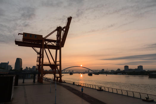 上海滨江绿地日出图片素材免费下载