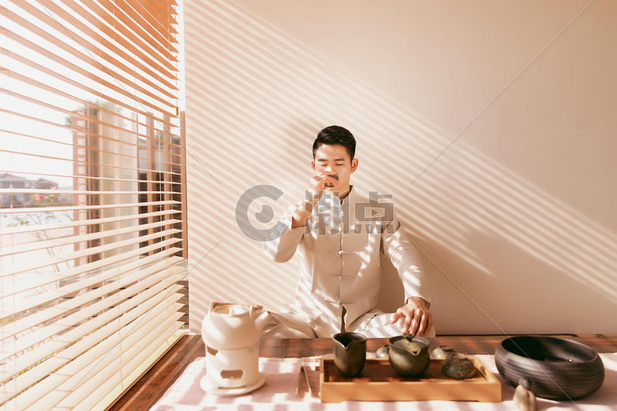 男茶艺师喝茶图片素材免费下载