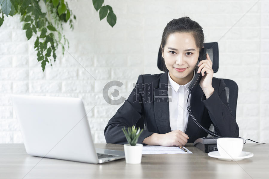商务女性接电话客服图片素材免费下载