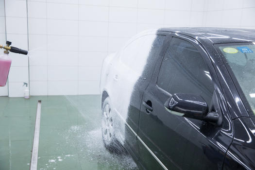 喷洗汽车肥皂沫图片素材免费下载