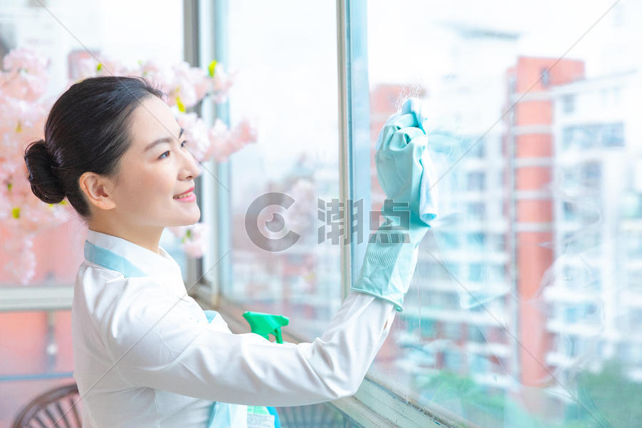 家政保洁清洁窗户图片素材免费下载