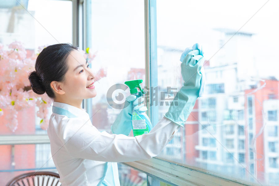 家政保洁清洁窗户图片素材免费下载