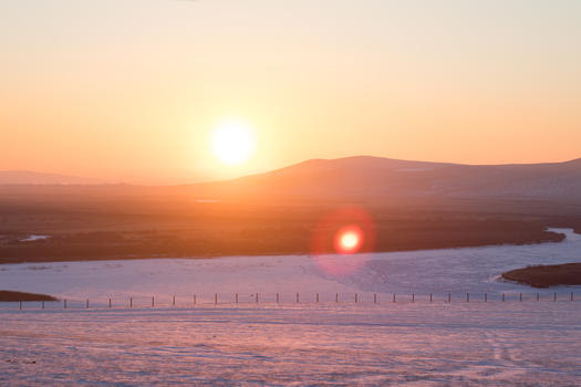 雪原温暖夕阳日落图片素材免费下载