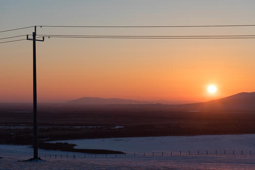 雪原温暖夕阳日落图片素材免费下载