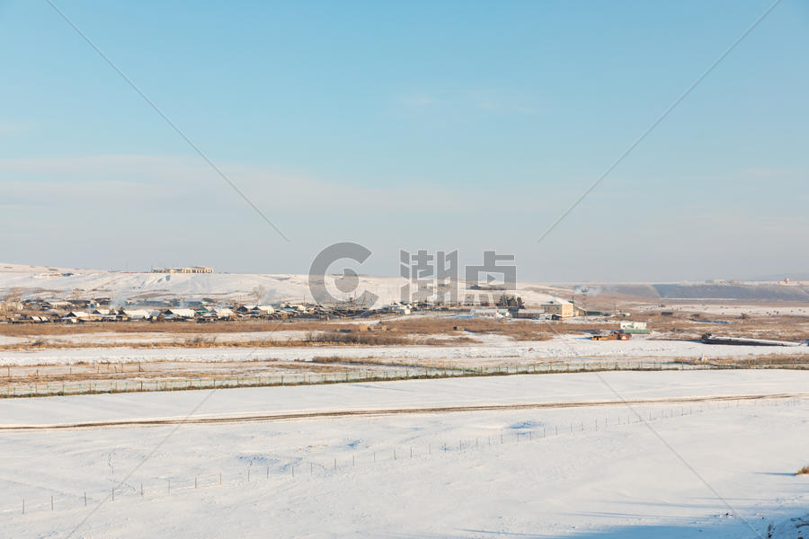 草原白雪覆盖冬季风光图片素材免费下载