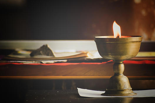 西藏佛教蜡烛燃灯图片素材免费下载