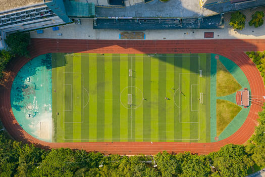俯瞰城市标准足球场图片素材免费下载