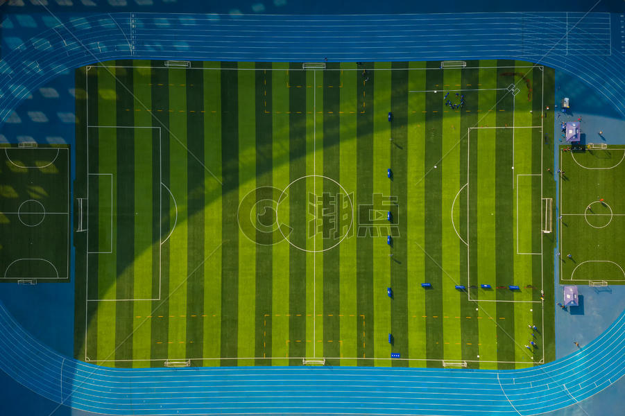 俯瞰标准足球场图片素材免费下载