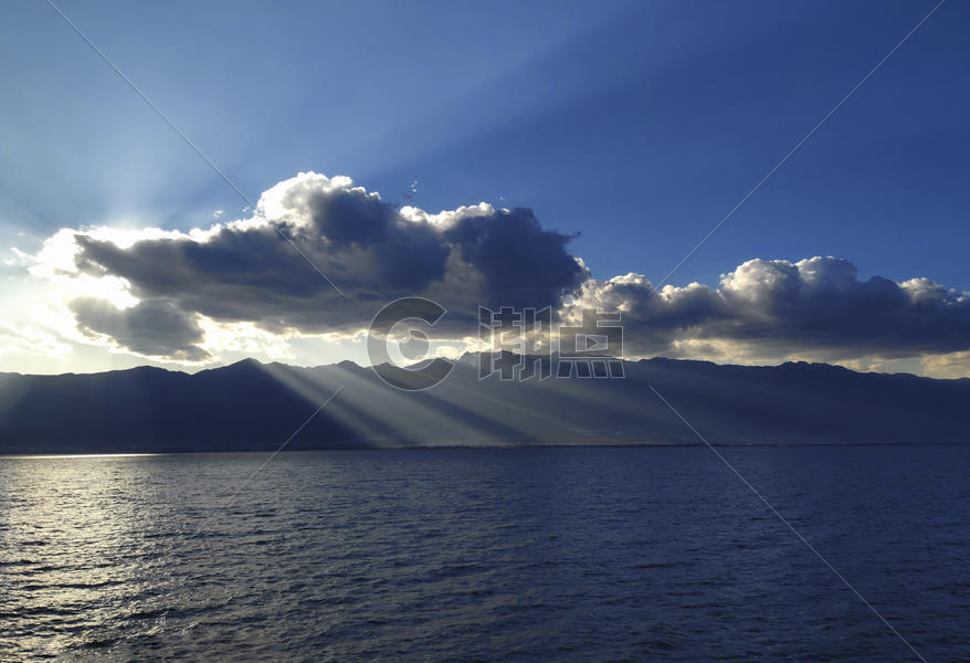 云南大理洱海云彩湖面图片素材免费下载