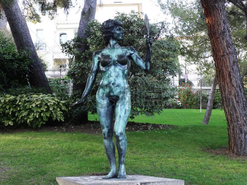 摩纳哥圣马丁花园内的雕塑图片素材免费下载