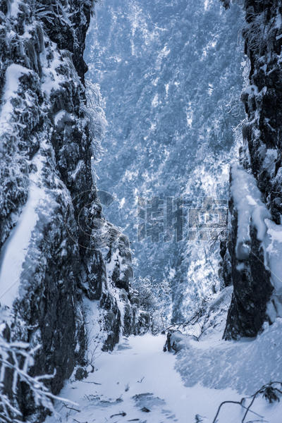 峨眉山雪景图片素材免费下载