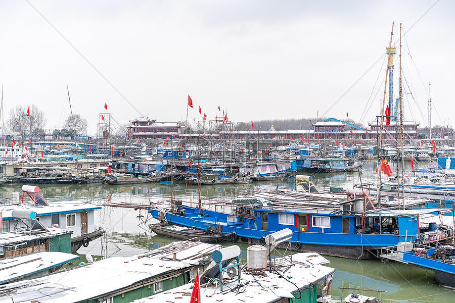 捕鱼渔船停泊港口图片素材免费下载