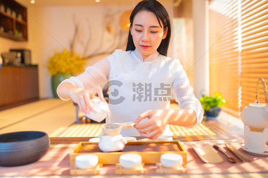 女生滤茶动作摄影图6720*4480图片素材免费下载-编号940095-潮点视频