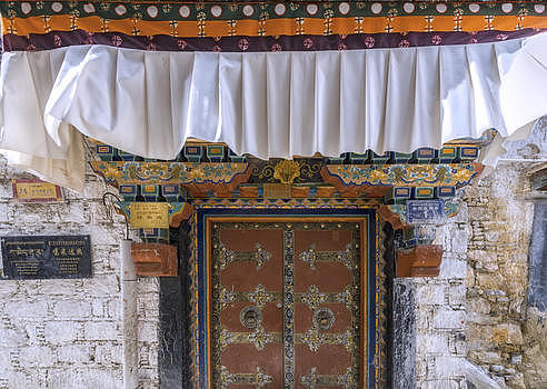 西藏拉萨民居的门饰jpg7332*5216PX图片素材