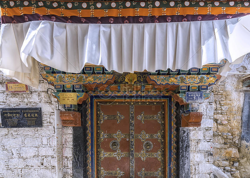 西藏拉萨民居的门饰图片素材免费下载