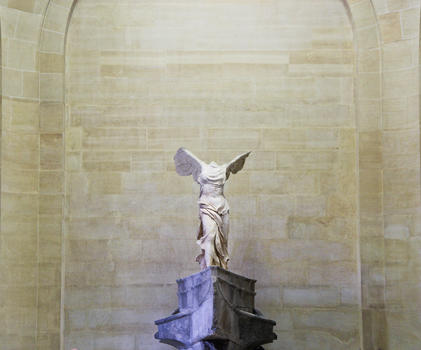 法国巴黎卢浮宫古希腊胜利女神像图片素材免费下载
