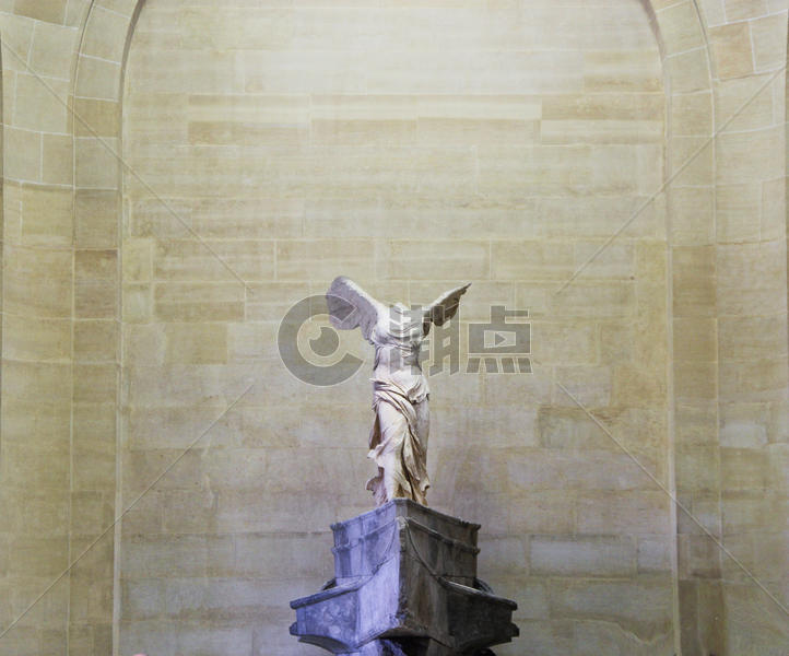 法国巴黎卢浮宫古希腊胜利女神像图片素材免费下载