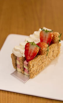 奶油草莓小蛋糕图片素材免费下载
