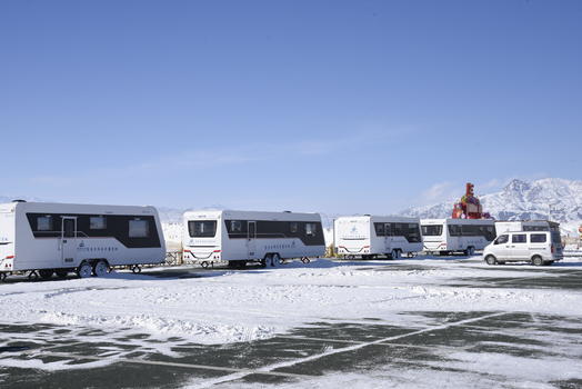 新疆赛里木湖冬季风景图片素材免费下载