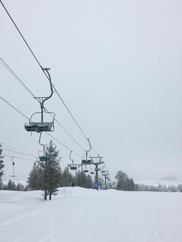 芬兰洛瓦涅米滑雪场缆车图片素材免费下载