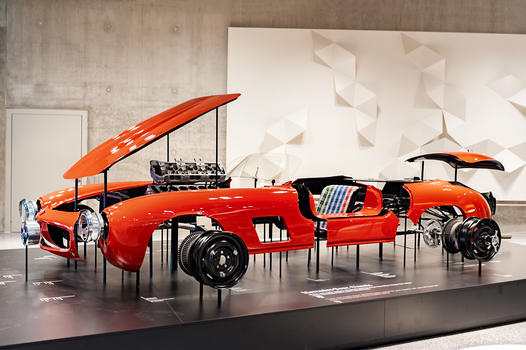 德国斯图加特梅赛德斯奔驰博物馆赛车轿车展品图片素材免费下载