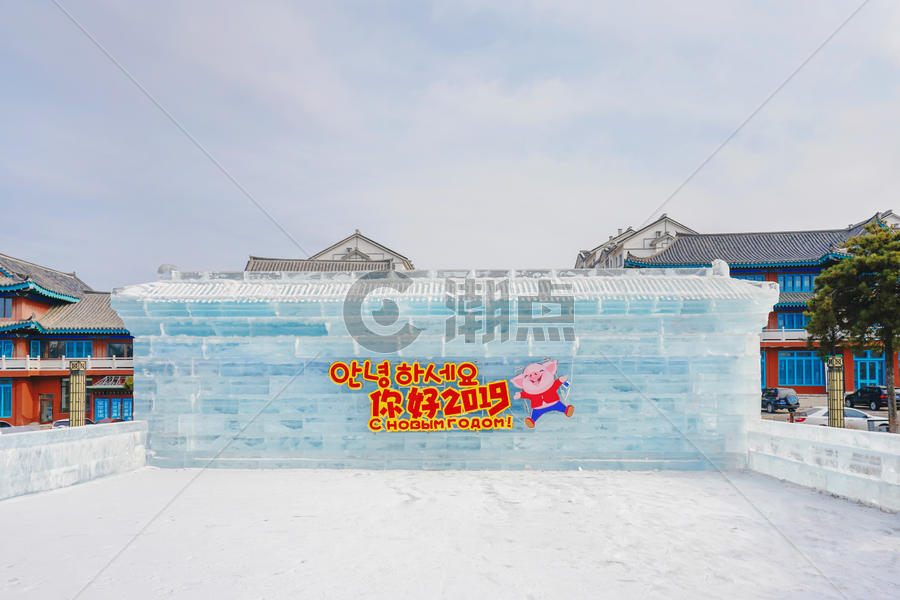 延边州2019猪年冰雕图片素材免费下载