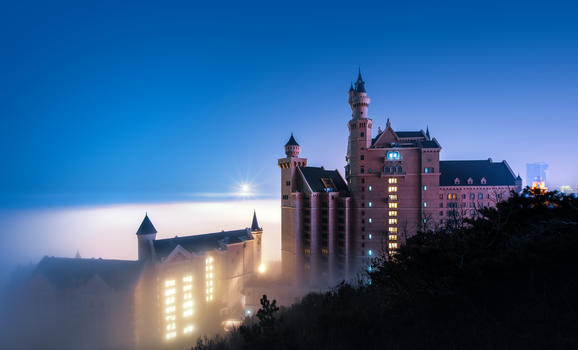 大连城堡酒店夜景图片素材免费下载