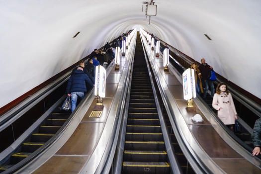 乌克兰世界最深地铁扶梯图片素材免费下载