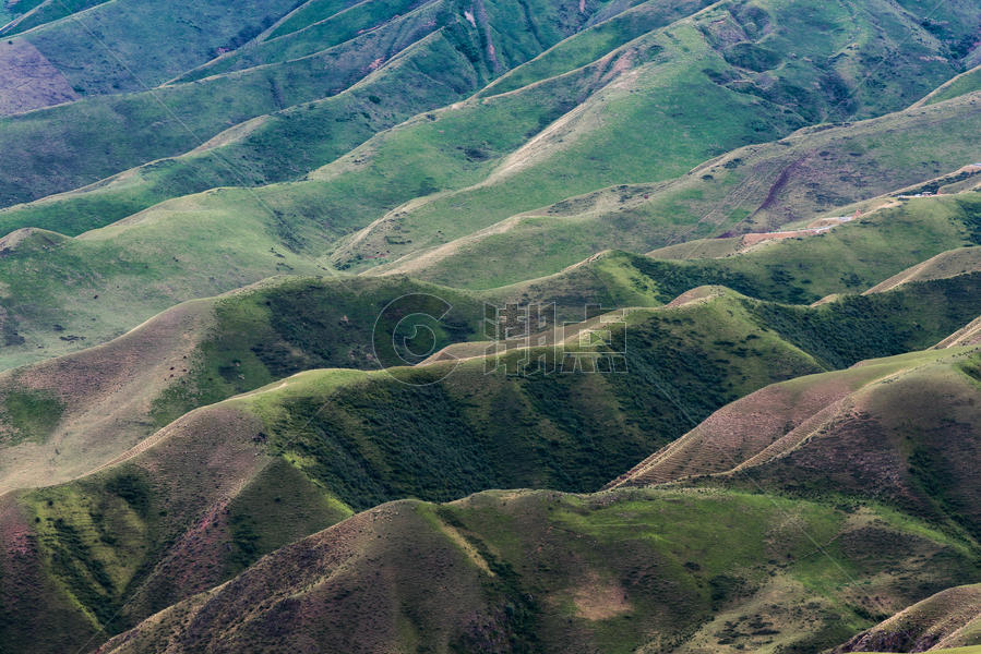 新疆天山山体线条图片素材免费下载