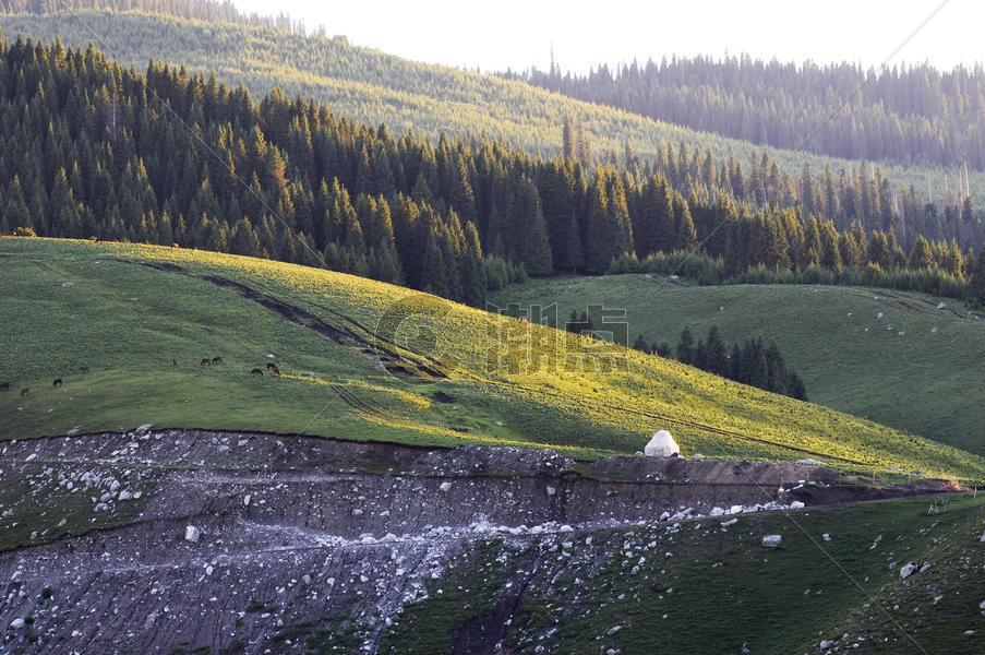 新疆山区草原牧场图片素材免费下载