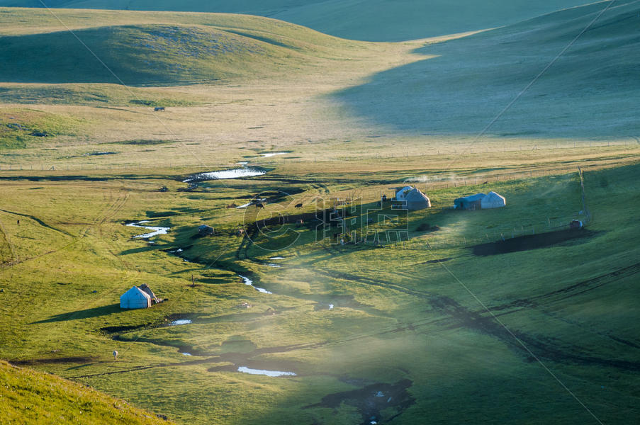新疆山区草原牧场图片素材免费下载