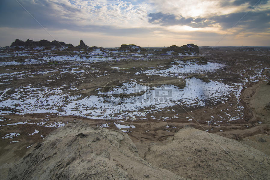 新疆雅丹峡谷图片素材免费下载