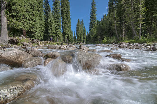 新疆山区高山溪流图片素材免费下载