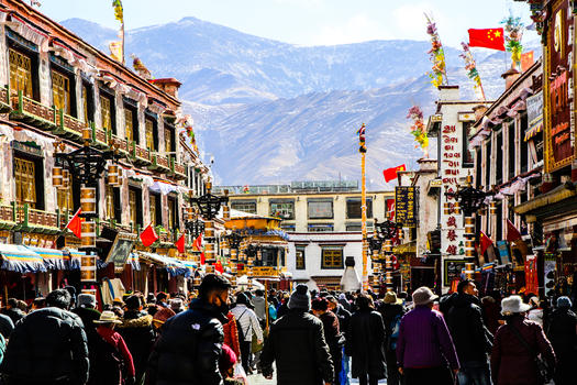 西藏拉萨八廓街人群图片素材免费下载