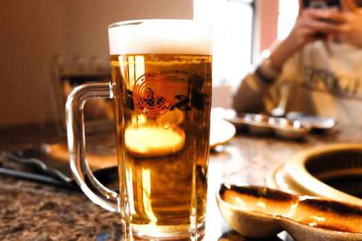 日式居酒屋扎啤啤酒图片素材免费下载