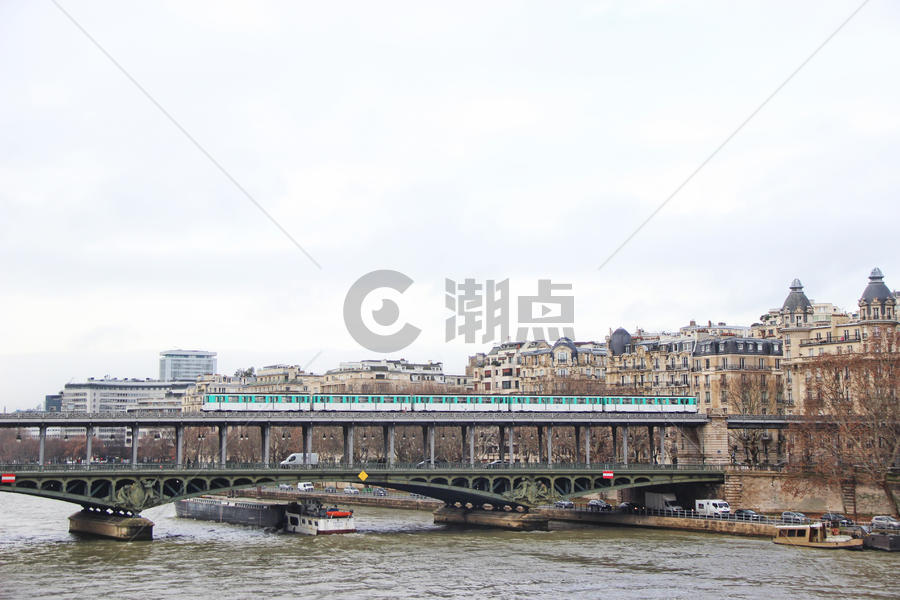 巴黎塞纳河上的地铁图片素材免费下载