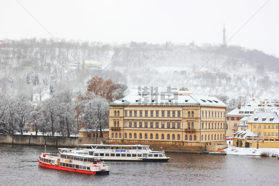 布拉格伏尔塔瓦河雪景图片素材免费下载