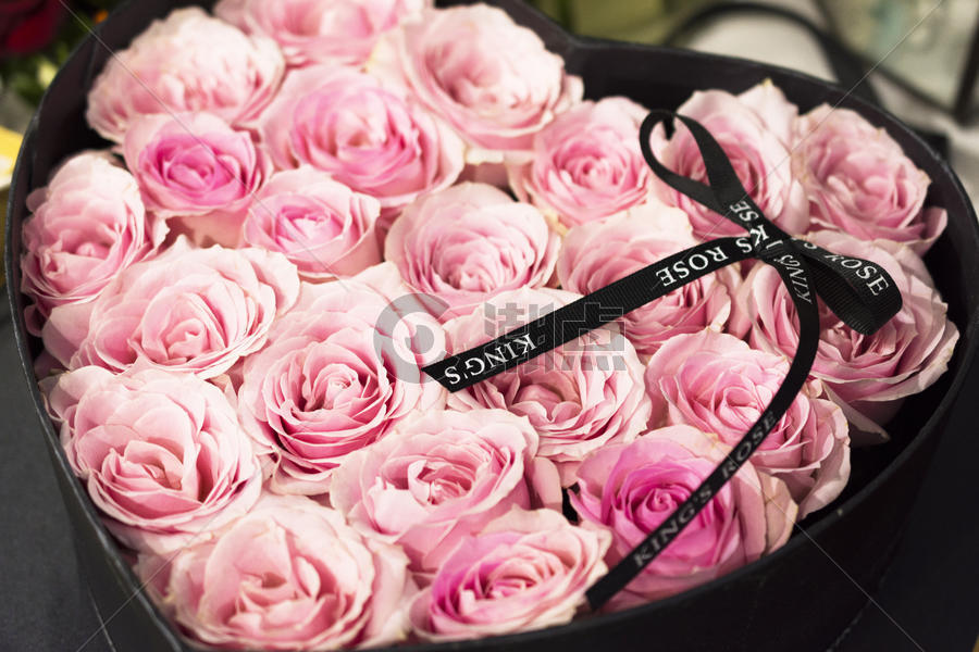粉玫瑰花礼盒 图片素材免费下载