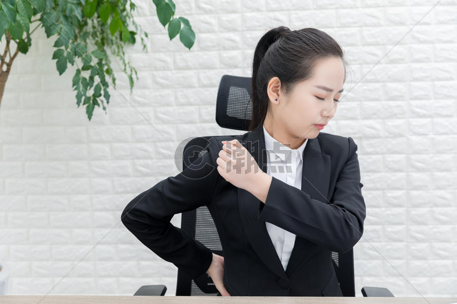 商务女性肩颈酸痛图片素材免费下载