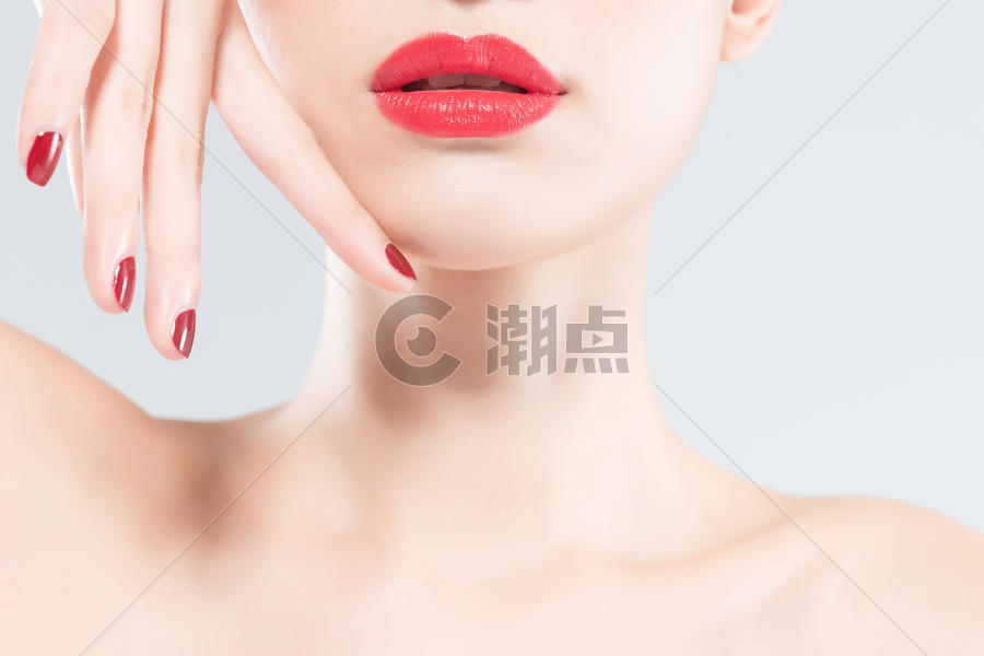 女性美妆红唇美甲图片素材免费下载
