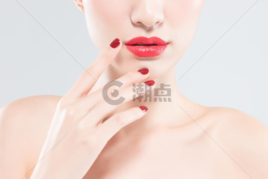 女性美妆红唇美甲图片素材免费下载