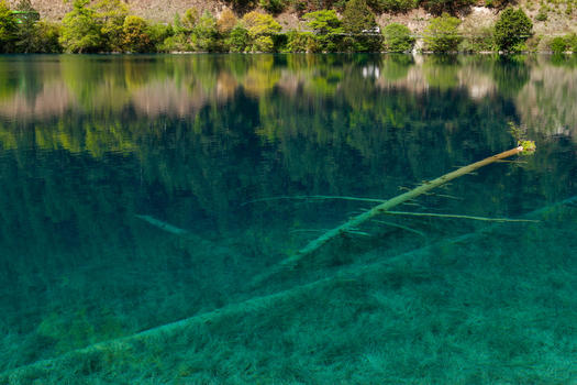 九寨沟的湖泊图片素材免费下载