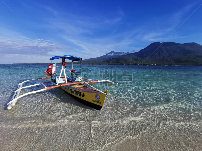 菲律宾杜马盖地岛岸边的船图片素材免费下载