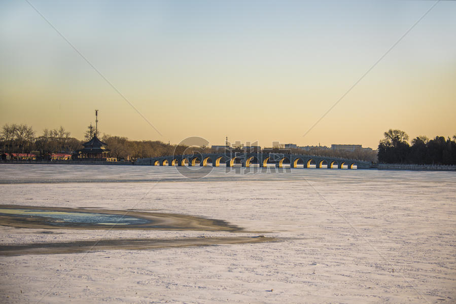 颐和园十七孔桥的冬天雪景图片素材免费下载