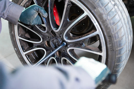 汽修安装轮胎细节图片素材免费下载