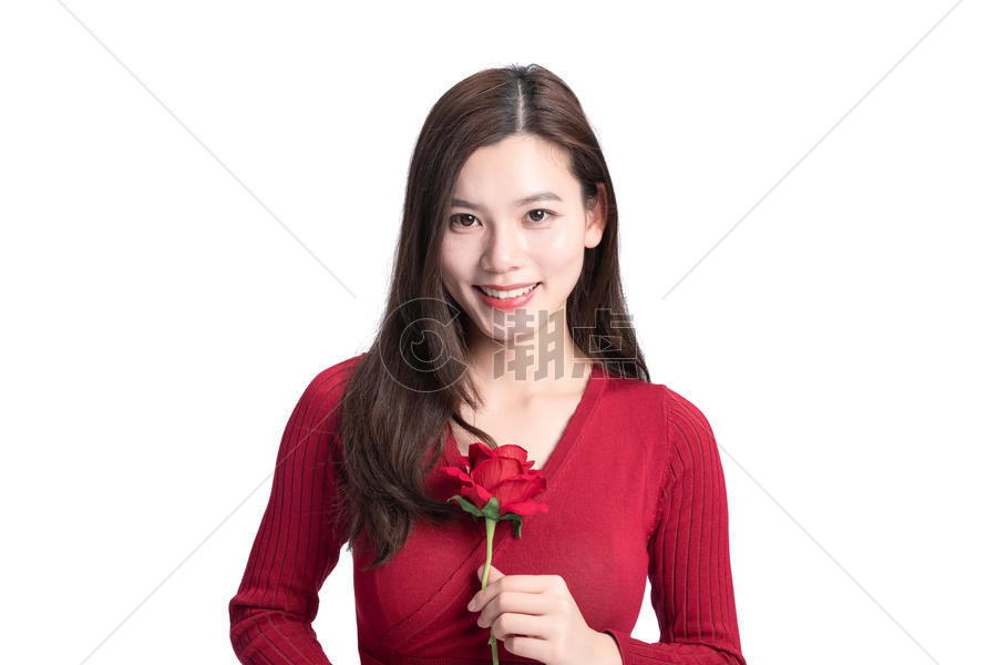 女性手持玫瑰花图片素材免费下载