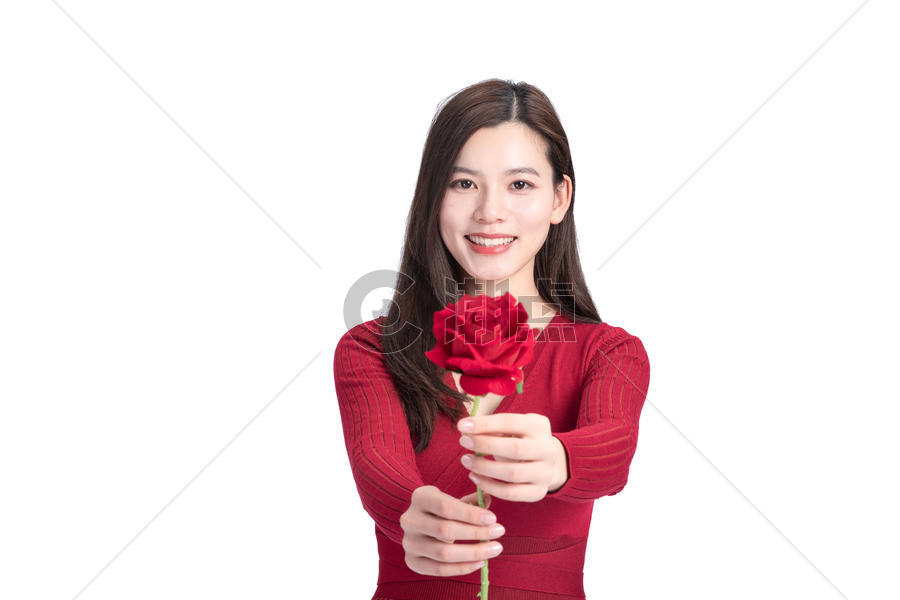 女性手持玫瑰花图片素材免费下载