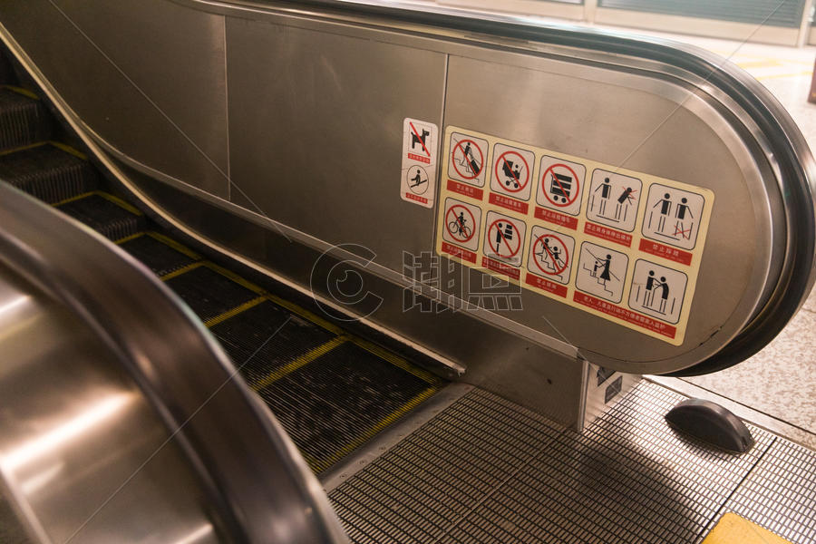 地铁扶梯公共安全标识图片素材免费下载